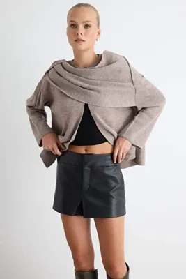 TRENDYOLMİLLA Vücut Seçmeyen Vizon Süper Oversize/Geniş Kalıp Şal Detaylı Triko Panço TWOAW26KZ00160
