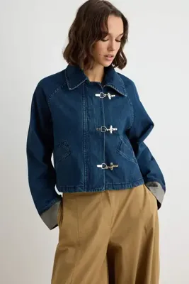 TRENDYOLMİLLA Mavi Aksesuar Detaylı Trucker Denim Ceket TWOAW27CE00042