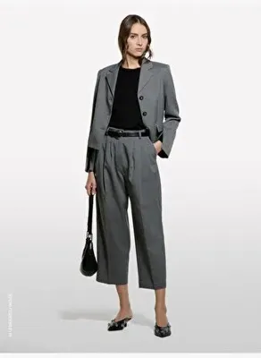 Sisley Kadın Siyah Viskoz Karışımlı Bisiklet Yaka Regular Fit Kazak