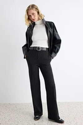 TRENDYOLMİLLA Siyah Çizgili Wide Leg/Geniş Paça Tok Kumaş Örme Pantolon TWOAW27PL00004