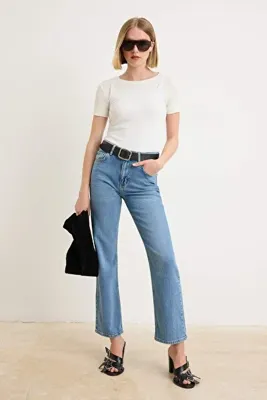 TRENDYOLMİLLA Açık Mavi Yüksek Bel Az Esnek Straight Düz Kesim Jeans TWOSS26JE00159
