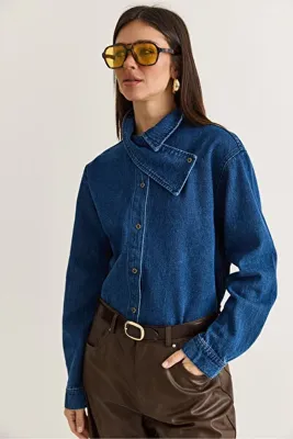 Bianco Lucci Kadın Koyu Mavi Asimetrik Yaka Düğmeli Oversize Denim Gömlek 2706 60286618