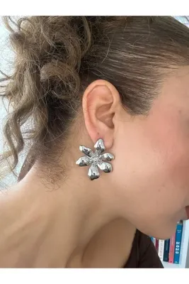 Lal by SP Designs Çiçek Formlu Küpe