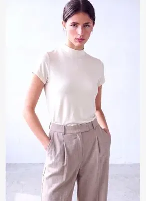 WestMark London Kadın Kırık Beyaz Viskon Yarım Balıkçı Yaka Kısa Kollu Duble Kol Detaylı Bluz DONNA