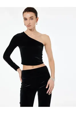 Koton Slim Fit Asimetrik Yaka Uzun Kollu Crop Tek Omuz Kadife Bluz