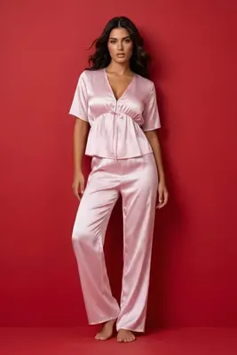 TRENDYOLMİLLA Pudra Büzgülü Bağlama Detaylı Saten Dokuma Pijama Takımı THMSS26PT00043