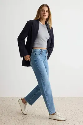 TRENDYOLMİLLA Açık Mavi Az Esnek Yüksek Bel Mom Jeans TWOAW27JE00192
