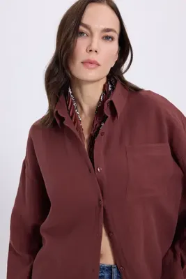 Tudors Kadın Oversize Geniş Kesim %100 Pamuk Müslin Kumaş Uzun Kollu Cepli Dokulu Kahverengi Gömlek
