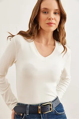 Olalook Kadın Ekru V Yaka Dökümlü Soft Touch Bluz BLZ-19002757