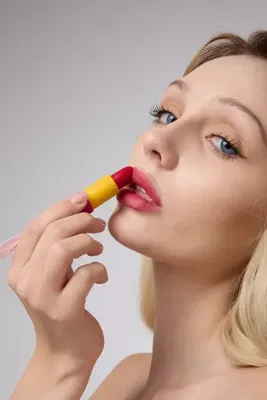 Farfasha Lip Stick Fiyonklu Parlak Bitişli Ruj