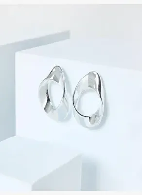 Jimmy Key Gümüş Rengi İnce Oval Figürlü Parlak Küpe
