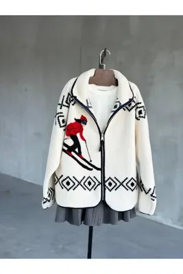 By Pakize Peluş Teddy Kayak Yapan Kız Desenli Cepli Ceket