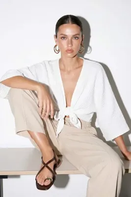 Drop by TrendyolMilla Taş Beli Lastikli Barrel Gabardin Pantolon TDRSS26PL00013