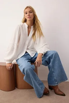 TRENDYOLMİLLA Beyaz Kolları Dantel Şerit Detaylı Boho Gömlek TWOAW26GO00068