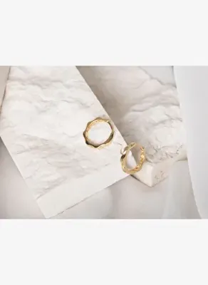 Safir Mücevher Altın Işıltılı Geometrik Halka Küpe