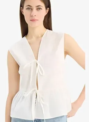 DeFacto %100 Pamuk Fitted V Yaka Önden Bağlamalı Poplin Kolsuz Bluz E6529AX25SM