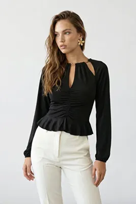 TRENDYOLMİLLA Siyah Pencere/Cut Out Detaylı Aksesuarlı Örme Bluz TPRAW24BZ00053