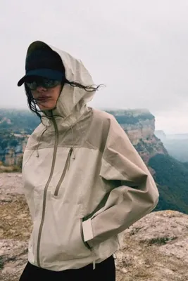 Bershka Su geçirmez ve rüzgarlık teknik ceket