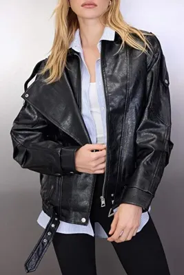 TRENDYOLMİLLA Siyah Regular Kalıp Suni Deri Parlak Biker İnce Ceket Mont TWOAW26MO00064