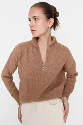 TRENDYOLMİLLA Camel Couple Yumuşak Dokulu Fermuarlı Triko Kazak TWOAW20XS0009