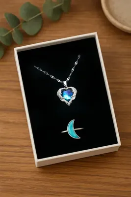 The Collection Kalp Gökyüzü Model Gümüş Kadın Zirkon Taş Çelik Kolye ve Mavi Ay Yüzük