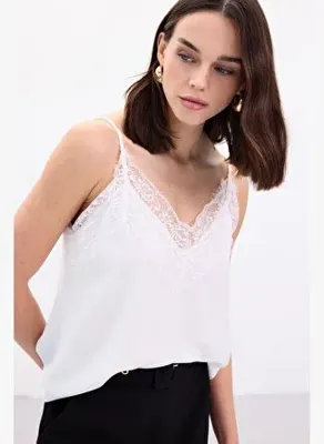 Sateen Dantel Detaylı Askılı Bluz - Ekru