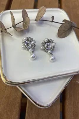 AURA ATELIER Çelik İnci Sallantılı Şık Küpe