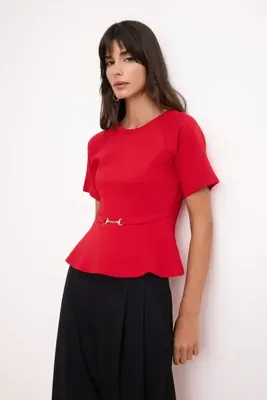 TRENDYOLMİLLA Kırmızı Peplum Reglan Kol Kısa Kollu Aksesuar Detaylı İnterlok Örme Bluz TWOSS26BZ00242
