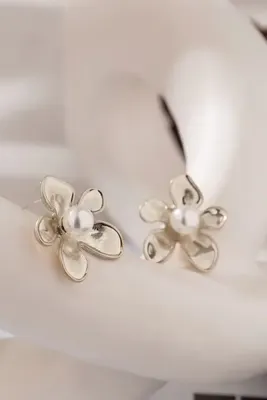 Dora Accessories Incili Çiçek Gümüş Renk Kadın Küpe