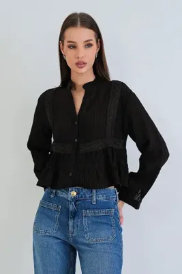 Trend Alaçatı Stili Acı Kahve Hakim Yaka Dantel Detaylı Armürlü Crop Gömlek Alc-X15370