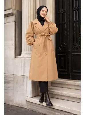 hafsamina Omuzu Pile Detaylı Kuşaklı Trençkot Camel HM2985