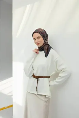 Silk Home Viskon Velora Eşarp Lacivert-Sütlü Kahve Desenli Kaymaz Tok Duruşlu 90x90