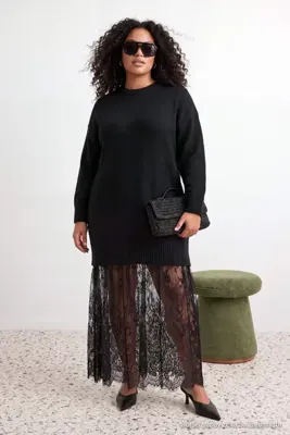 Trendyol Curve Siyah Yumuşak Dokulu Bisiklet Yaka Dantel Etekli Maxi Triko Elbise TBBAW27AH00001
