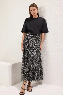Trendyol Modest Siyah Fırfır Detaylı Dokuma Etek TCTAW25EE00002