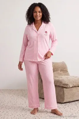 Trendyol Curve Pembe Çizgili Tavşan Baskılı Gömlek Yaka Örme Büyük Beden Pijama Takımı TBBAW25AI00052