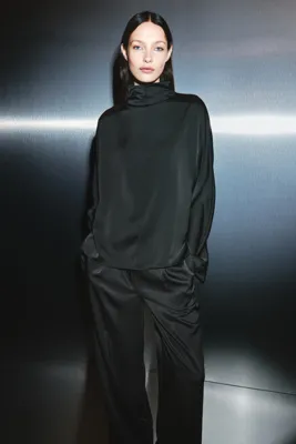 H&M Yarım Balıkçı Yakalı Saten Bluz
