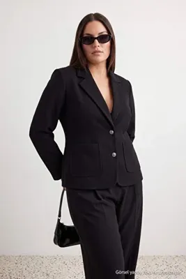 Trendyol Curve Siyah Aksesuar Düğmeli Cepli Fitted/Bele Oturan Dokuma Blazer Ceket TBBAW27AG00014