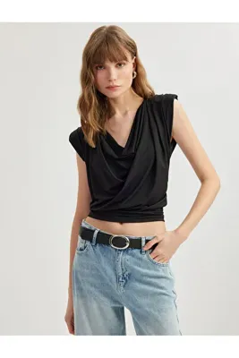 Koton Drape Detaylı Vatkalı Degaje Yaka Kolsuz Bluz