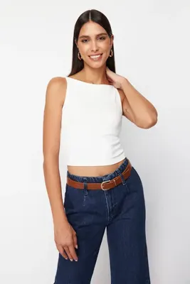 TRENDYOLMİLLA Beyaz Askılı Fitted/Vücuda Oturan Esnek Örme Bluz TWOSS24BZ00535