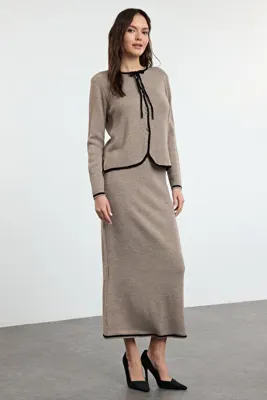 Trendyol Modest Vizon Biyeli Aksesuar Düğmeli Triko Hırka Etek Alt-Üst Takım TCTAW25US00020