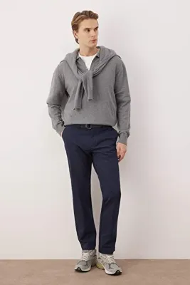 TRENDYOL MAN Lacivert Erkek Dar Paça/Slim Fit Mevsimlik %100 Pamuk Likralı Kumaş Pantolon TMNAW26PL00032