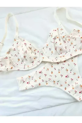 Moda Çiçek Desenli Balenli Takım