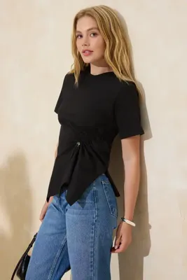 TRENDYOLMİLLA Siyah Regular/Normal Kalıp Kısa Kollu %100 Pamuk Büzgü Detaylı Örme Bluz TWOSS26BZ00009