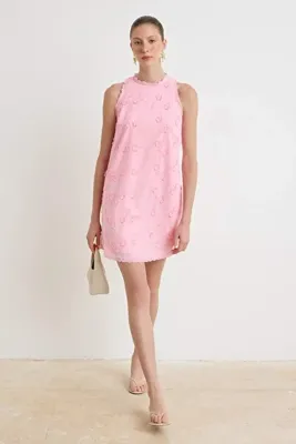 TRENDYOLMİLLA Açık Pembe Çiçek Dokulu Brode Kısa / Mini Dokuma Elbise TWOSS26EL00595