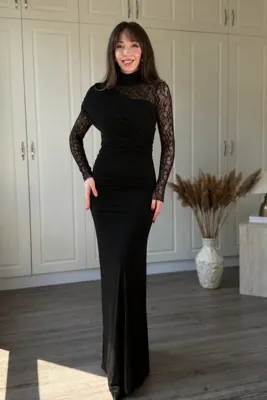 Dilay Gökoğlu Butik Omuz Detaylı Dantelli Sandy Kumaş Maxi Siyah Elbise