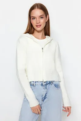 TRENDYOLMİLLA Ekru Crop Kapüşonlu Dokulu Fermuarlı Triko Hırka TWOAW24HI00370