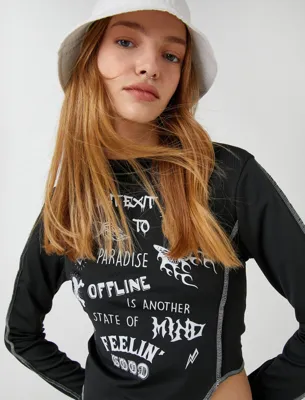 Koton Uzun Kollu Tişört Gotik Baskılı Asimetrik Kesim Dik Yaka