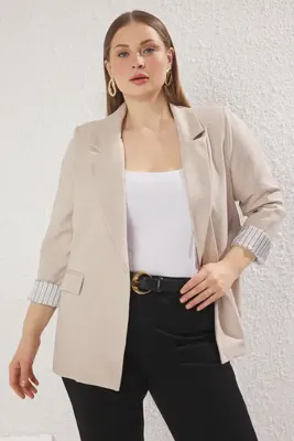 Trendyol Curve Bej Keten Görünümlü Dokuma Büyük Beden Ceket TBBSS25AG00010