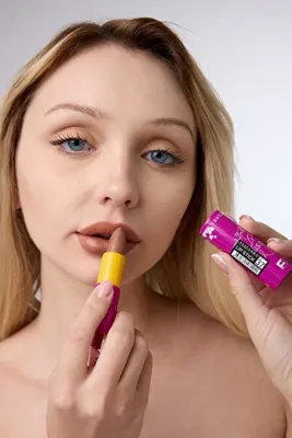 Farfasha Lip Stick Fiyonklu Parlak Bitişli Ruj