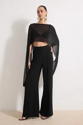 TRENDYOLMİLLA Siyah Asimetrik Kesim Astarsız Şifon Pelerin Party Bluz TPRSS26BZ00055